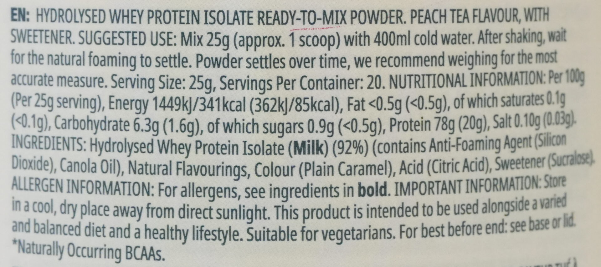 マイプロテイン クリアホエイ ピーチティーの成分表示の接写写真